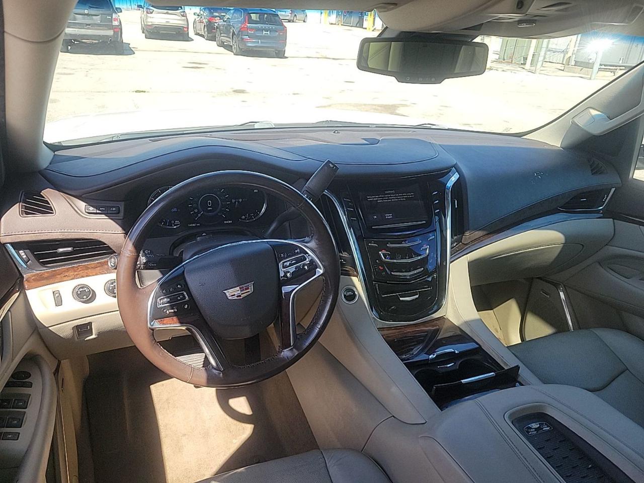 Cadillac Escalade ESV Premium 4WD 2016