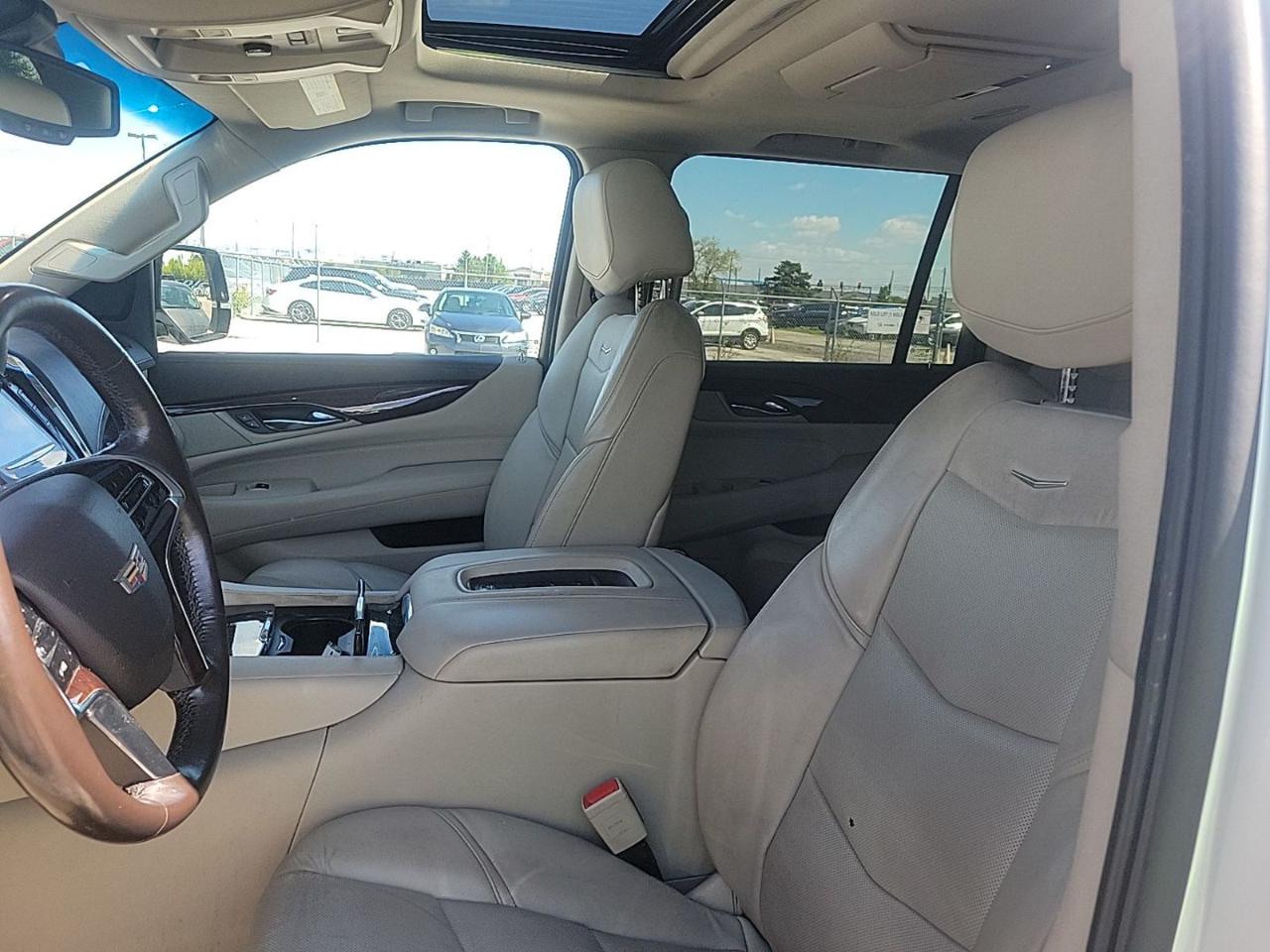 Cadillac Escalade ESV Premium 4WD 2016