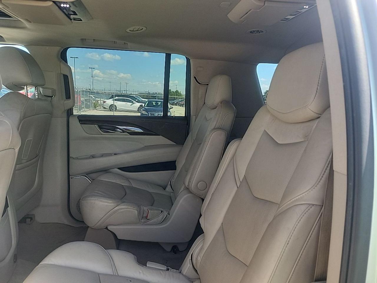 Cadillac Escalade ESV Premium 4WD 2016