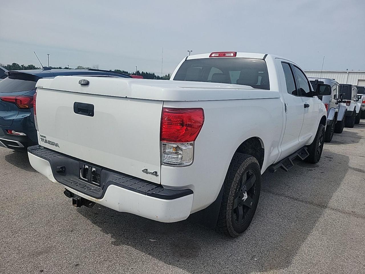Toyota Tundra Tundra-Grade 5.7L Double Cab 4WD 2010