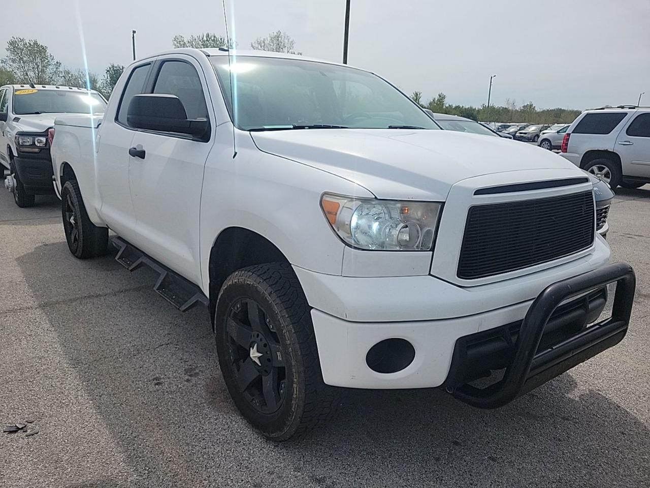Toyota Tundra Tundra-Grade 5.7L Double Cab 4WD 2010