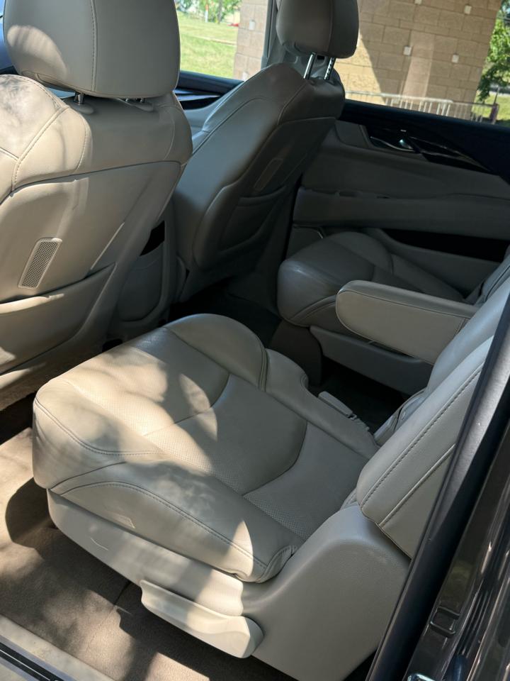 Cadillac Escalade ESV Premium 4WD 2016