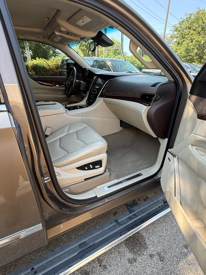 Cadillac Escalade ESV Premium 4WD 2016