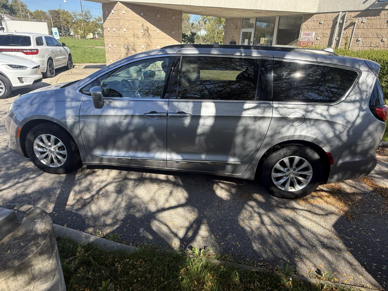 Chrysler Pacifica Touring-L 2017