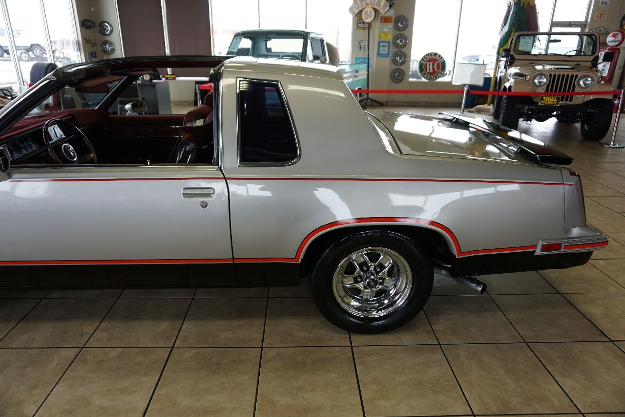 Oldsmobile Hurst  1984