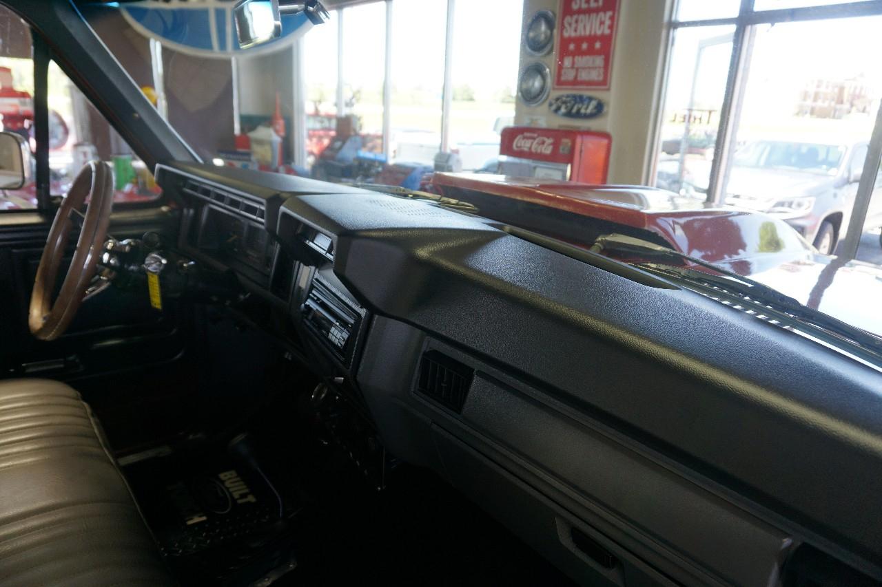 Ford F-150  1984