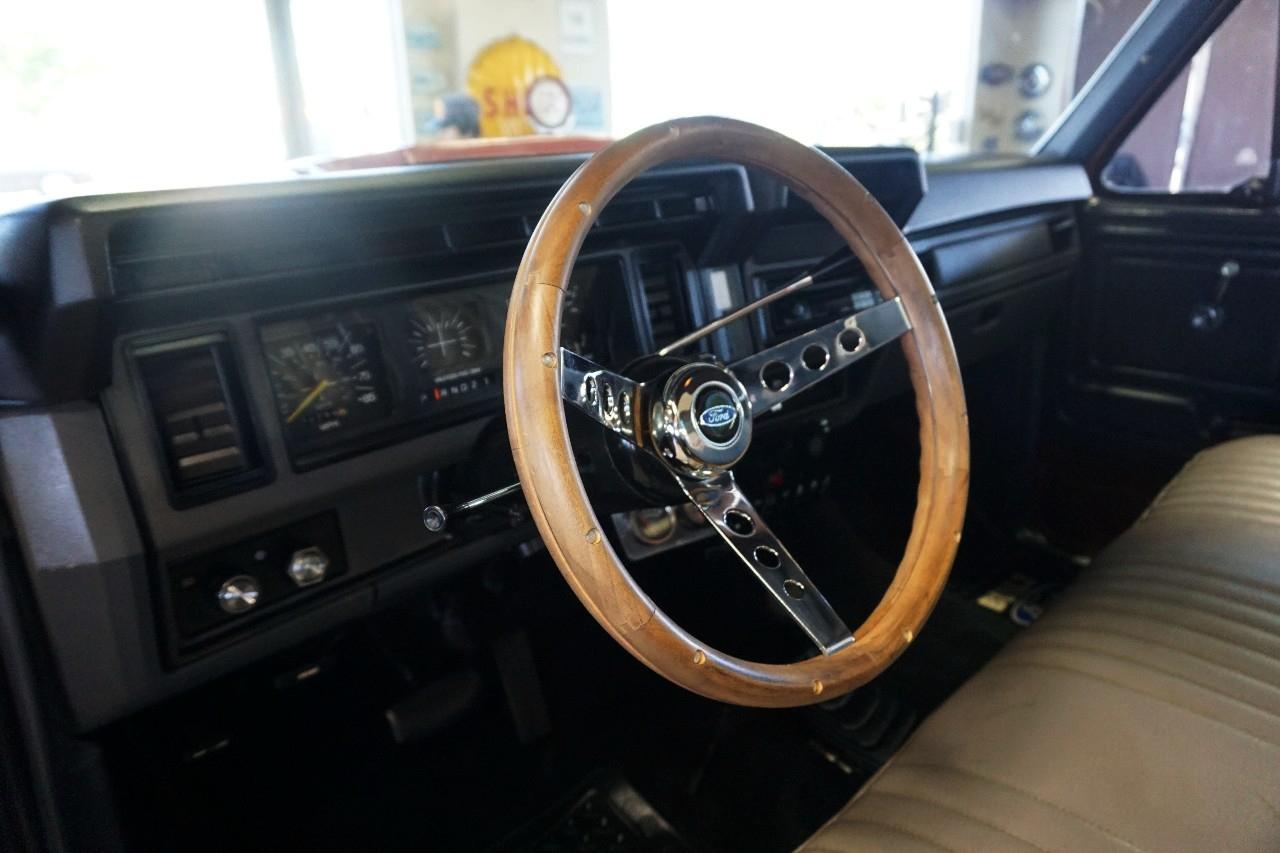 Ford F-150  1984