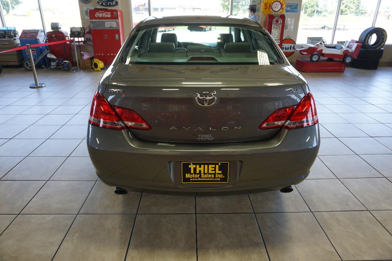 Toyota Avalon  2006