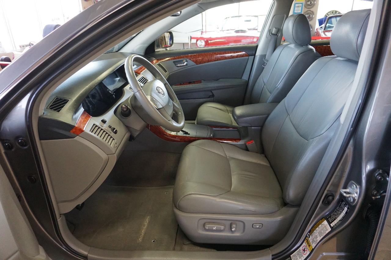 Toyota Avalon  2006