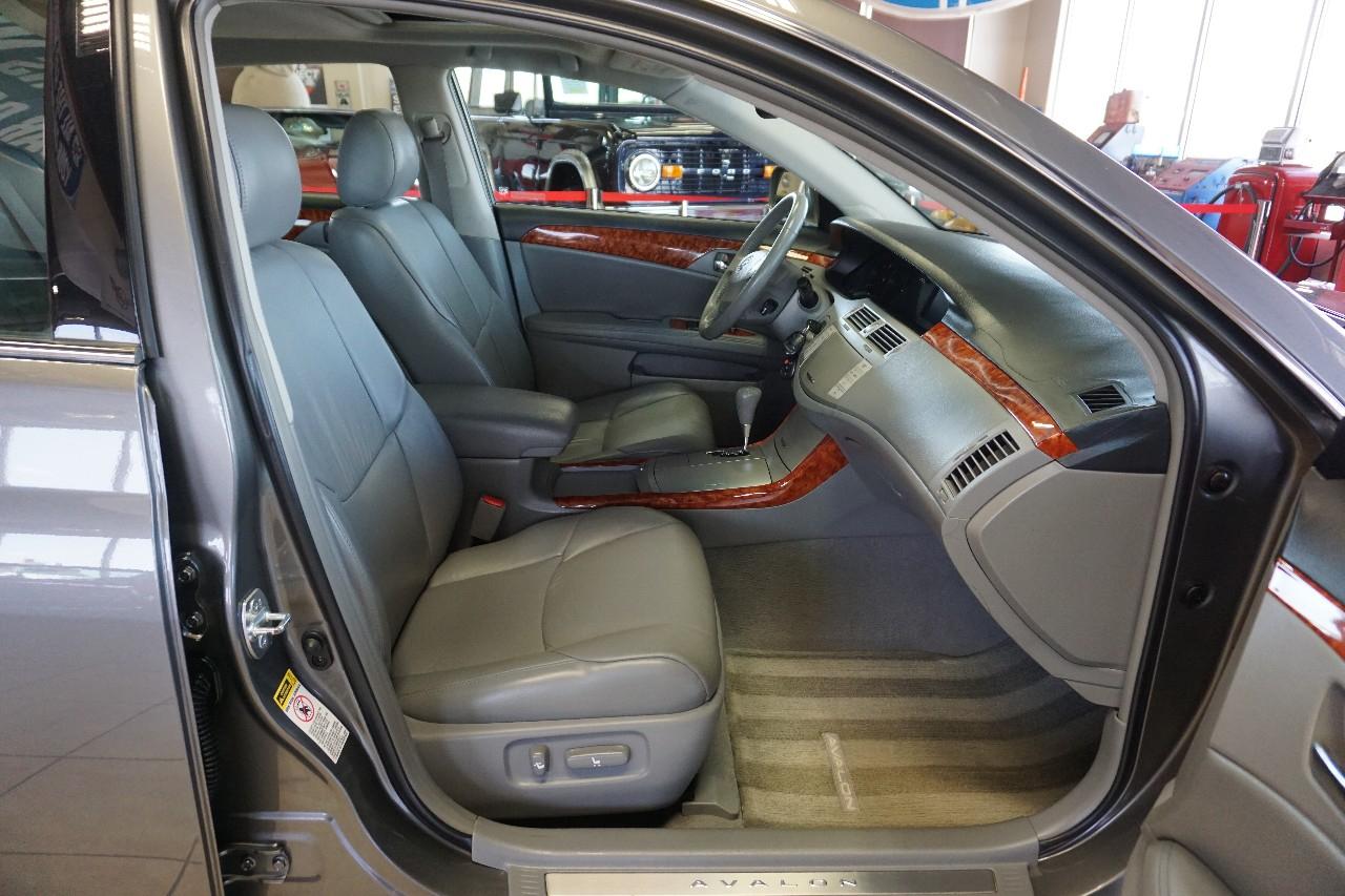 Toyota Avalon  2006