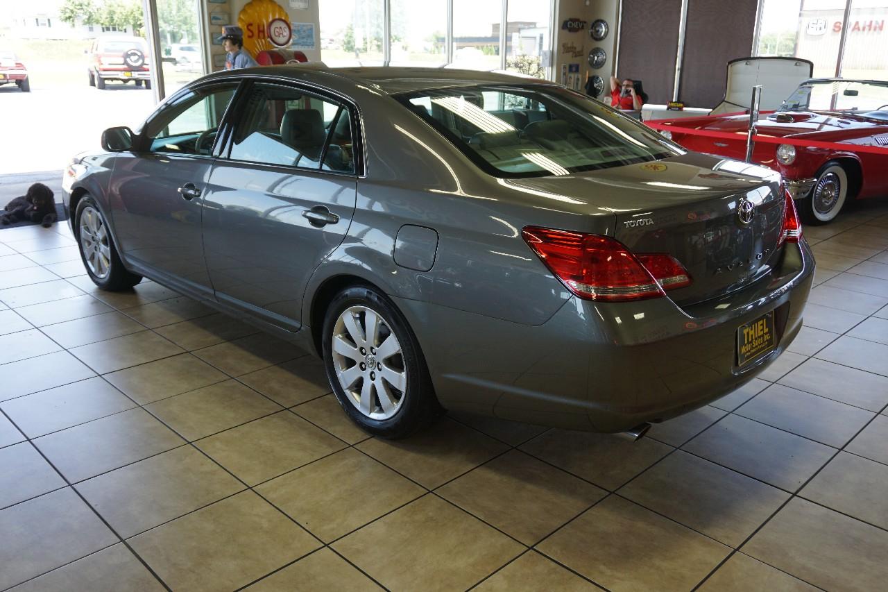 Toyota Avalon  2006
