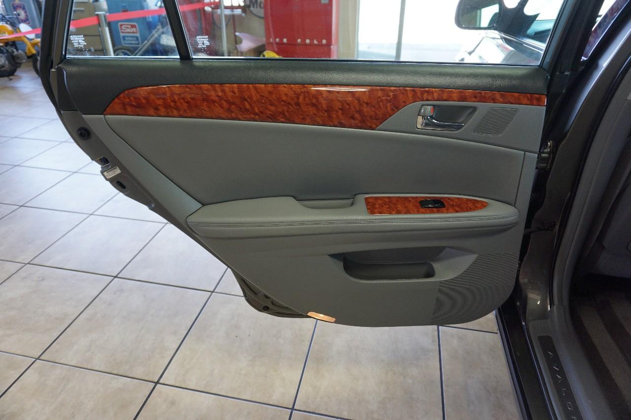 Toyota Avalon  2006