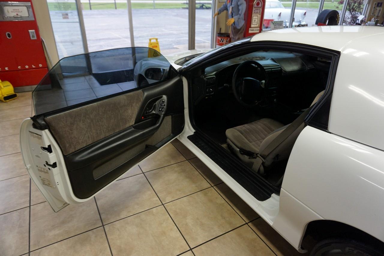 Chevrolet Camaro  2002