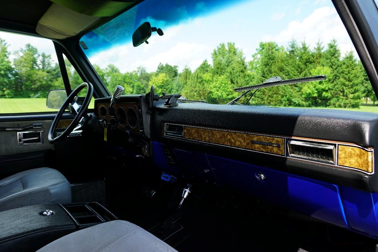Chevrolet Suburban  1991