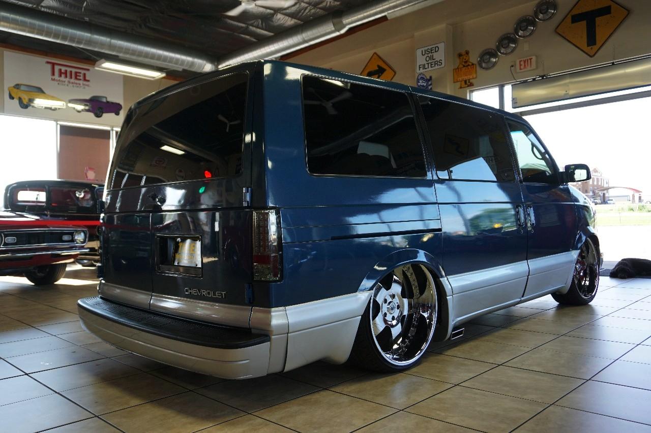 Chevrolet Astro  1999