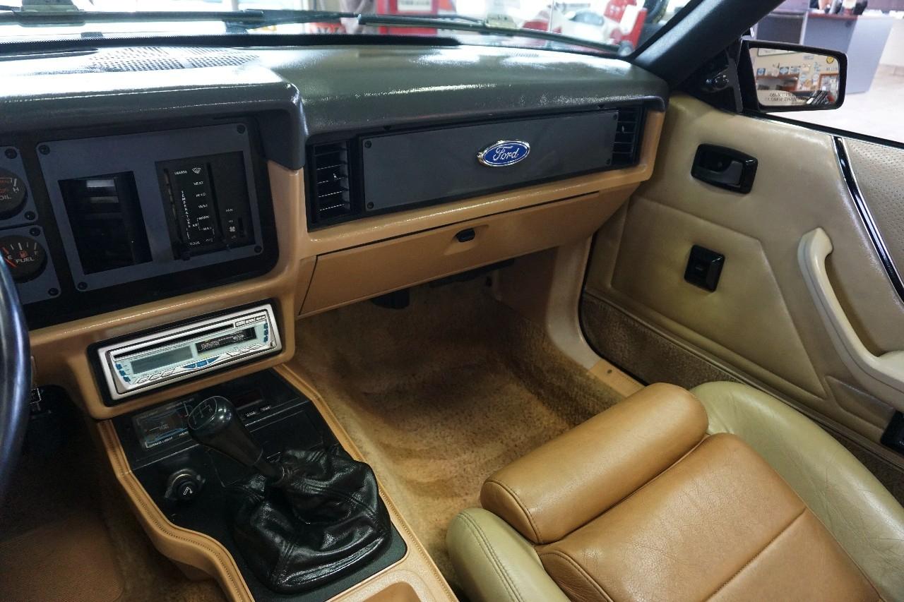 Ford Mustang  1984