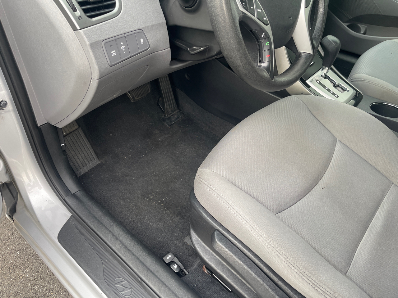 Hyundai Elantra Limited 2012