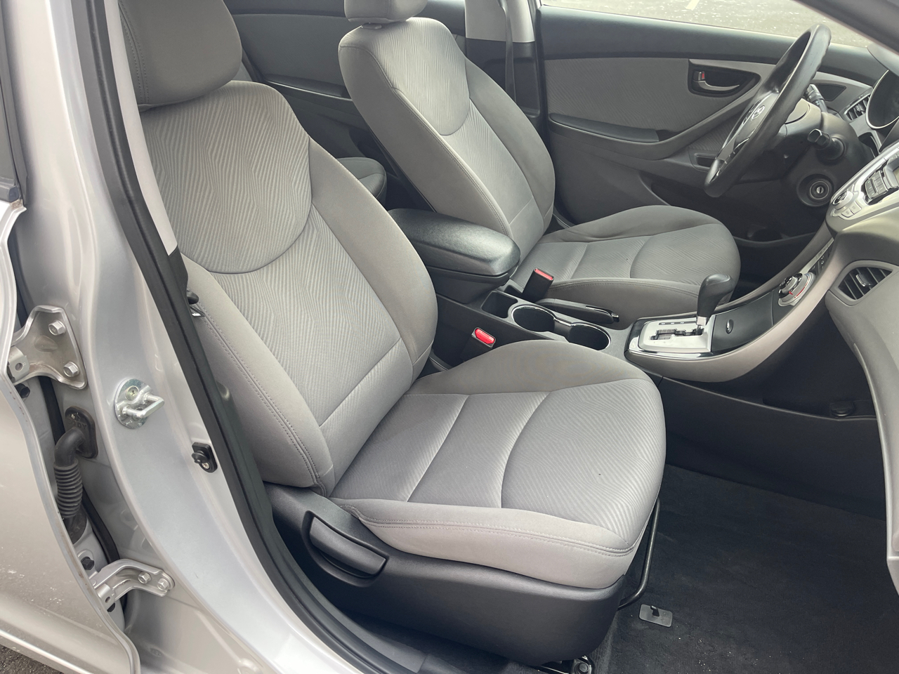 Hyundai Elantra Limited 2012