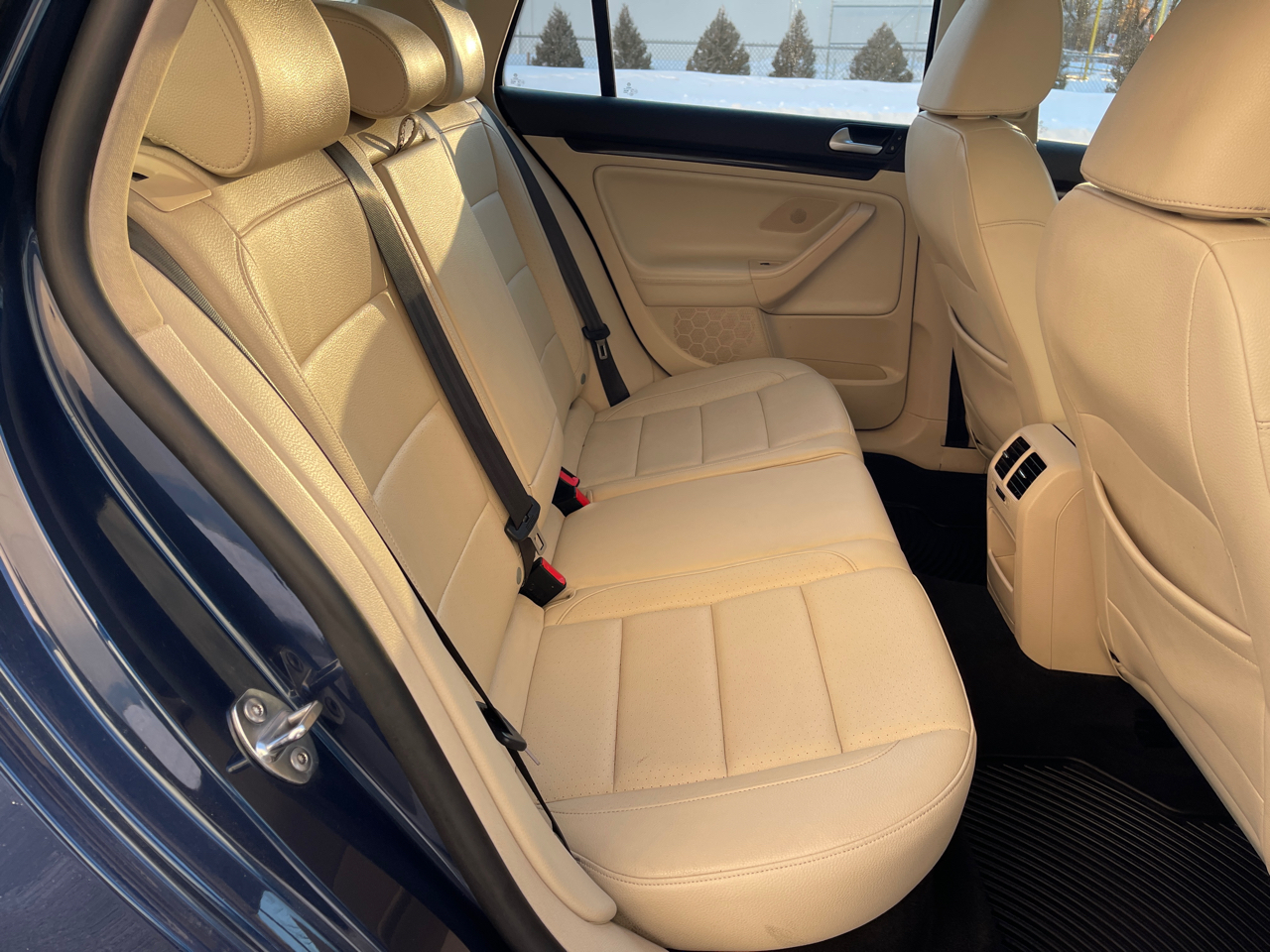 Volkswagen Jetta SportWagen 2.5L SE PZEV 2014