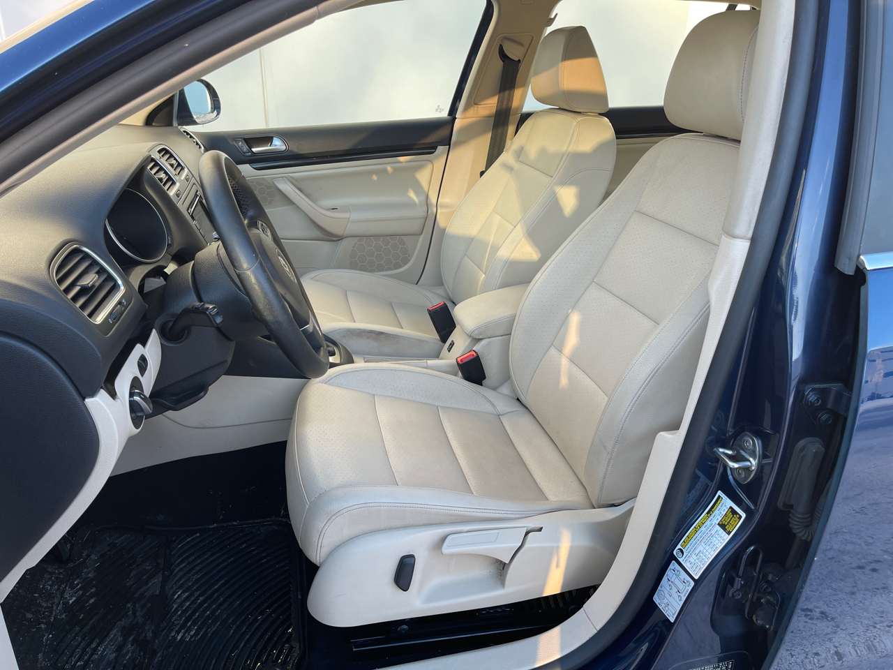 Volkswagen Jetta SportWagen 2.5L SE PZEV 2014