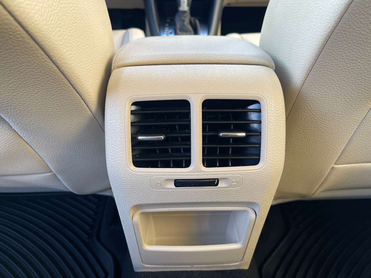 Volkswagen Jetta SportWagen 2.5L SE PZEV 2014