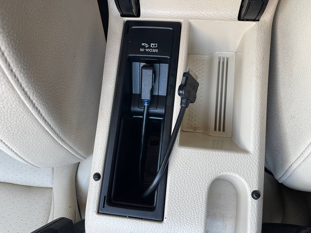 Volkswagen Jetta SportWagen 2.5L SE PZEV 2014