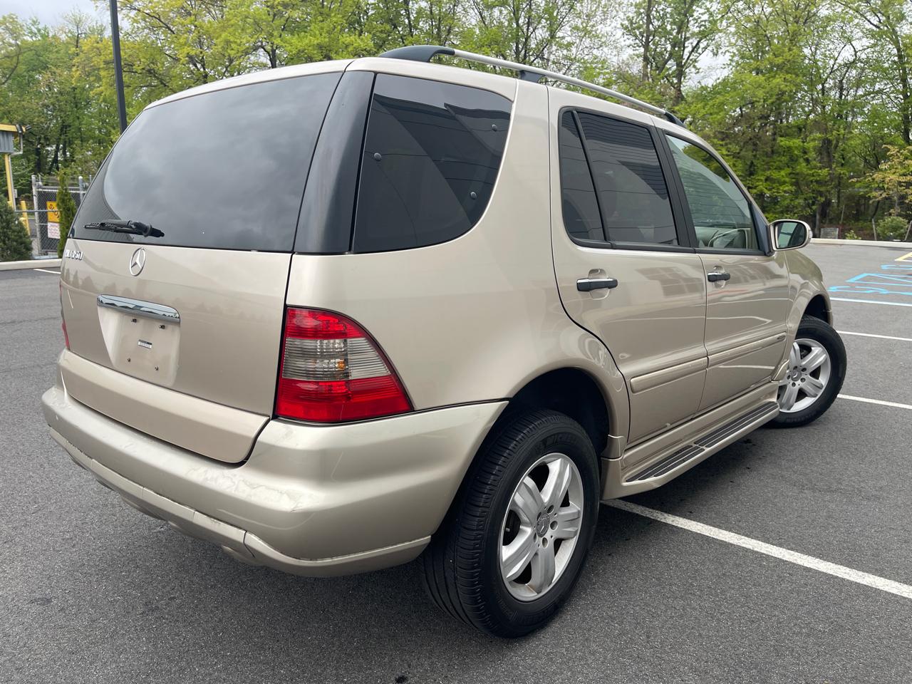 Mercedes-Benz M-Class ML350 2005