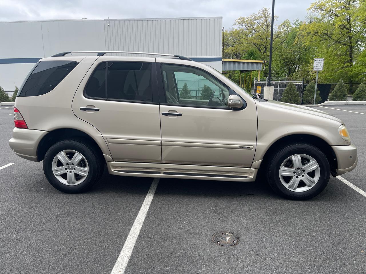 Mercedes-Benz M-Class ML350 2005