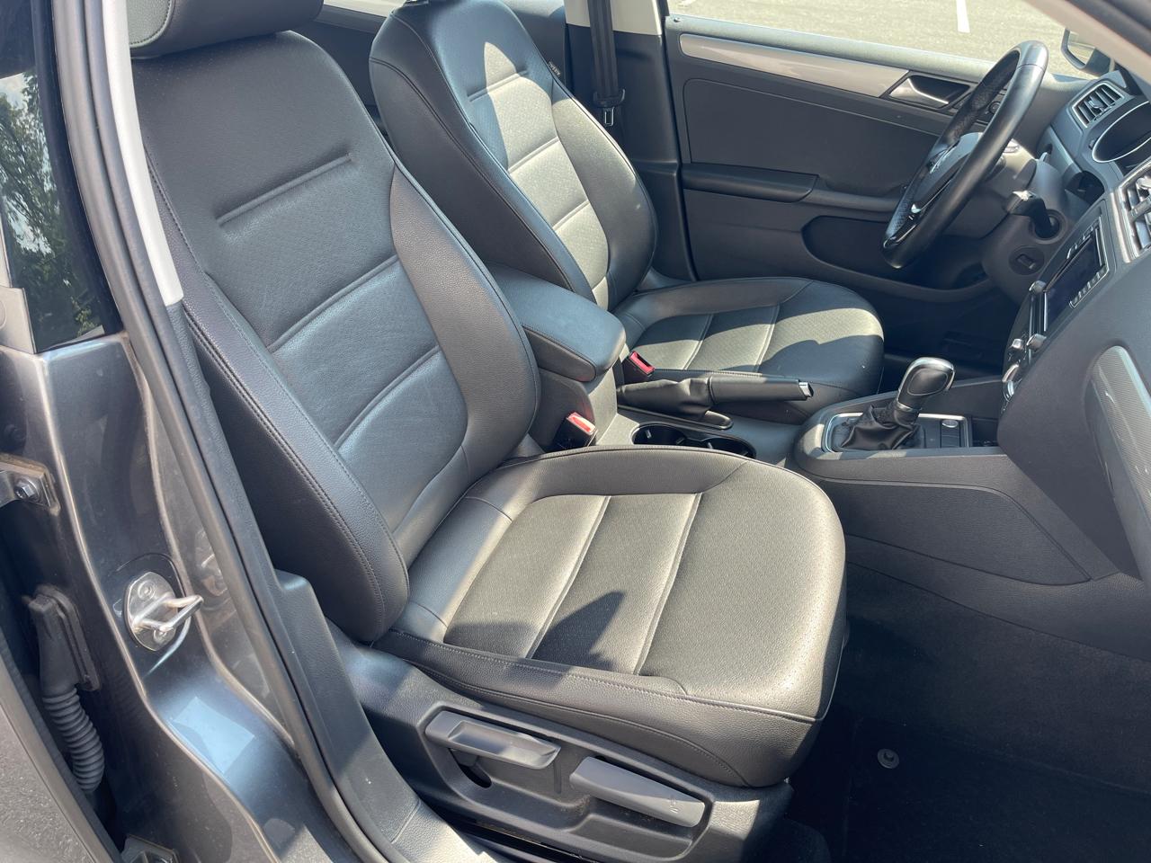 Volkswagen Jetta 1.4T SE 6A 2017