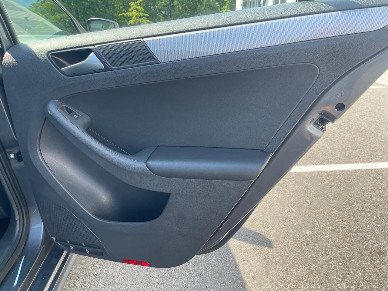 Volkswagen Jetta 1.4T SE 6A 2017