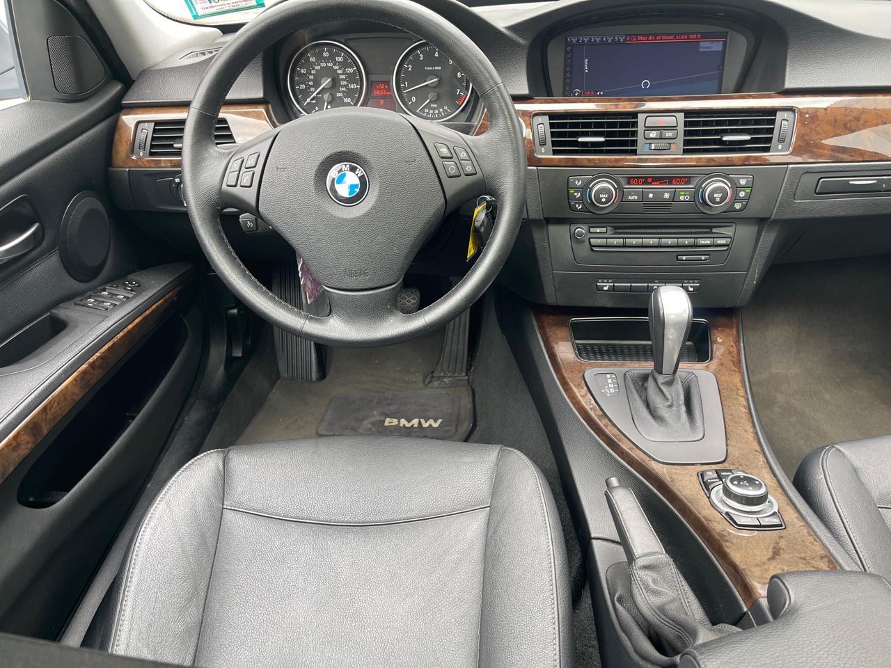BMW 3-Series 328xi 2009