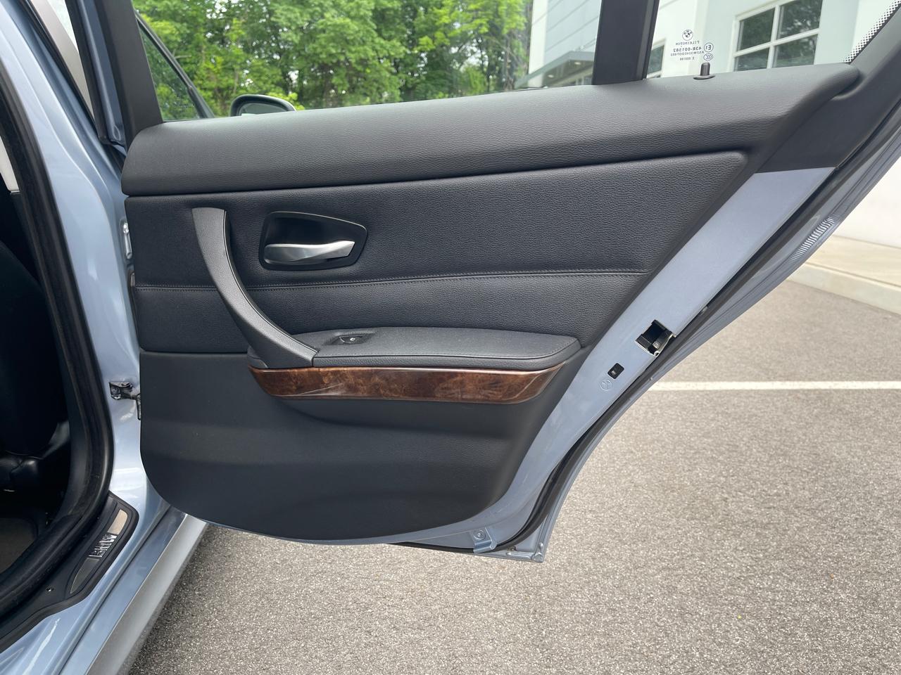 BMW 3-Series 328xi 2009