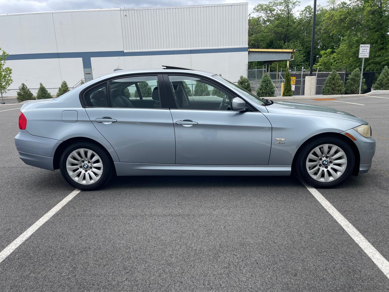 BMW 3-Series 328xi 2009