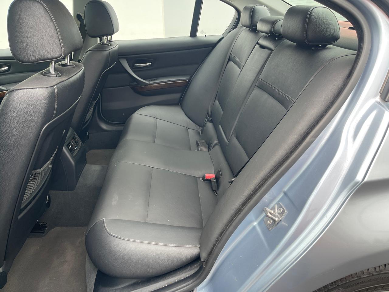 BMW 3-Series 328xi 2009