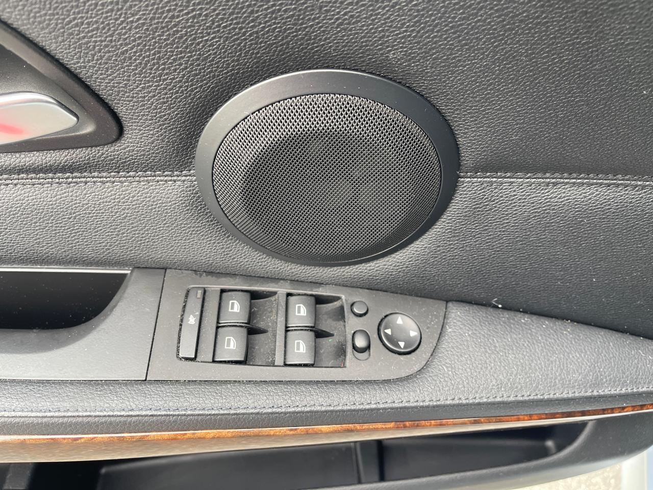 BMW 3-Series 328xi 2009