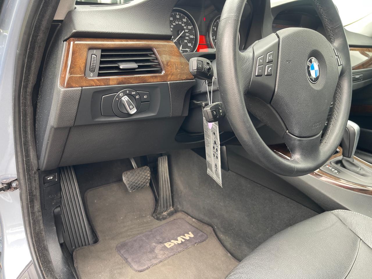 BMW 3-Series 328xi 2009