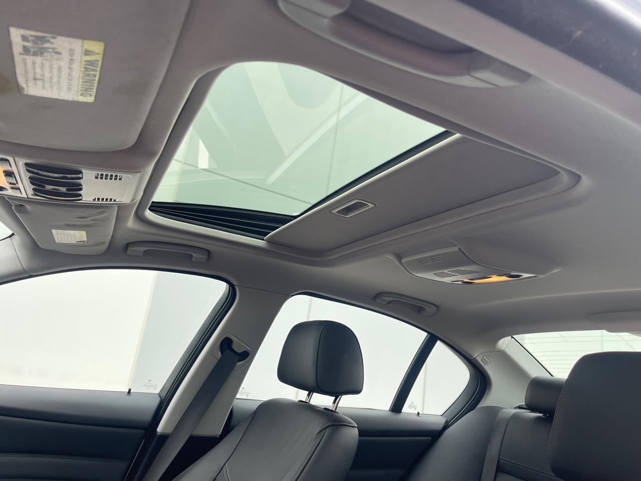 BMW 3-Series 328xi 2009
