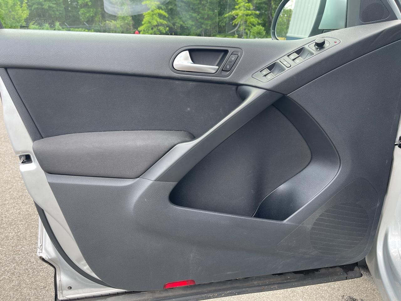 Volkswagen Tiguan S 4Motion 2012