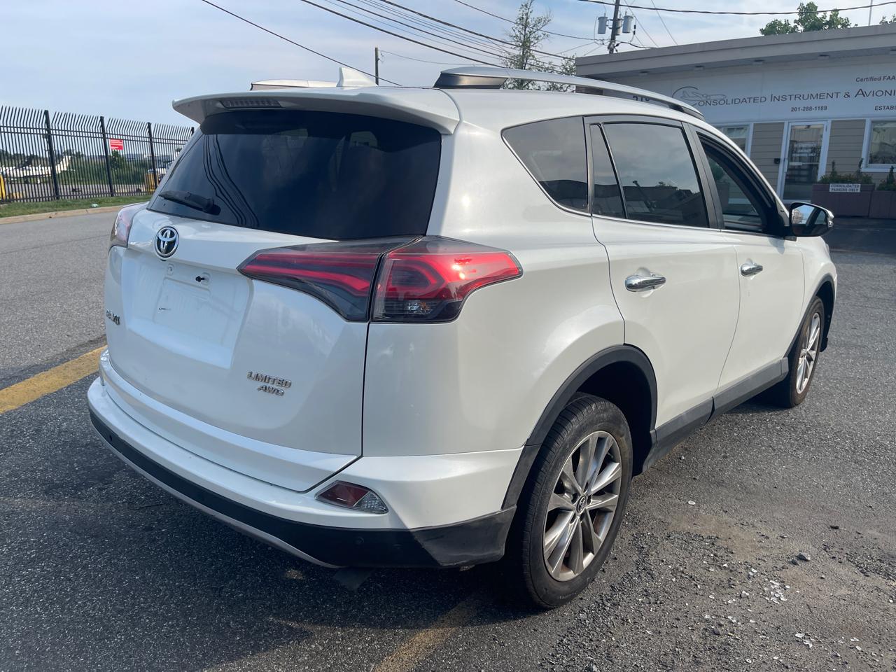 Toyota RAV4 Limited AWD 2017