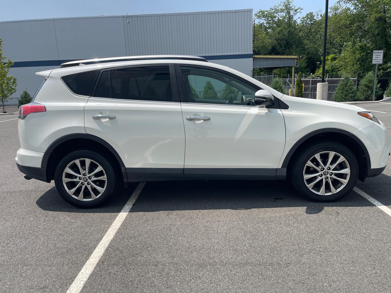 Toyota RAV4 Limited AWD 2017