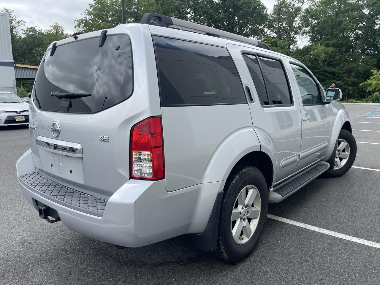 Nissan Pathfinder 4dr SE Auto 4WD 2010