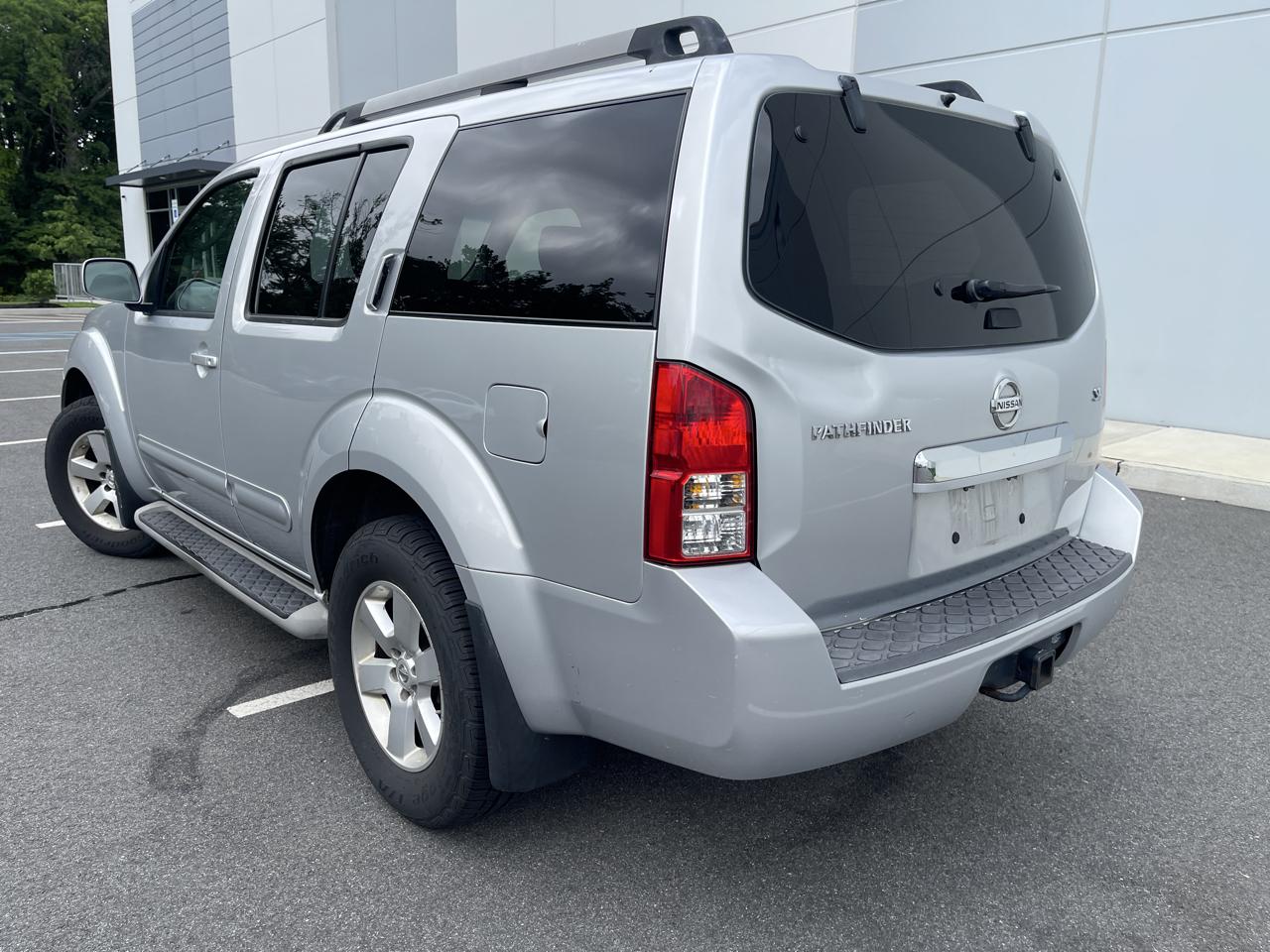Nissan Pathfinder 4dr SE Auto 4WD 2010