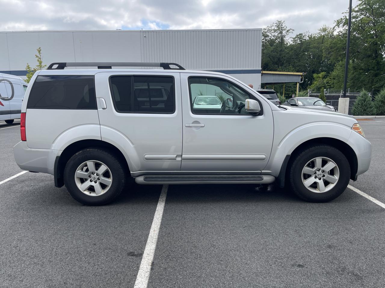 Nissan Pathfinder 4dr SE Auto 4WD 2010
