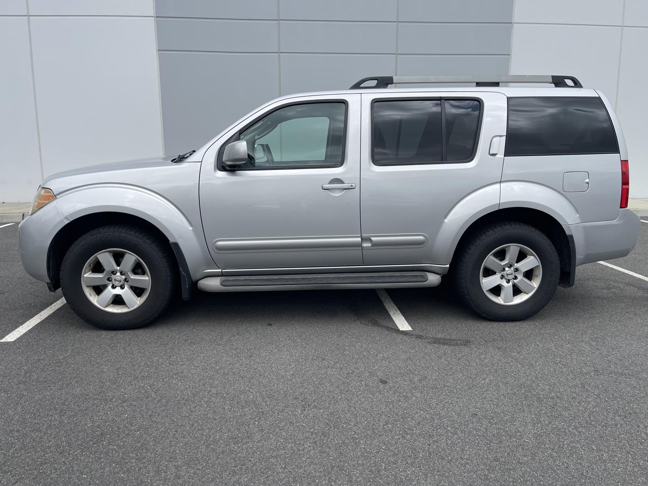 Nissan Pathfinder 4dr SE Auto 4WD 2010