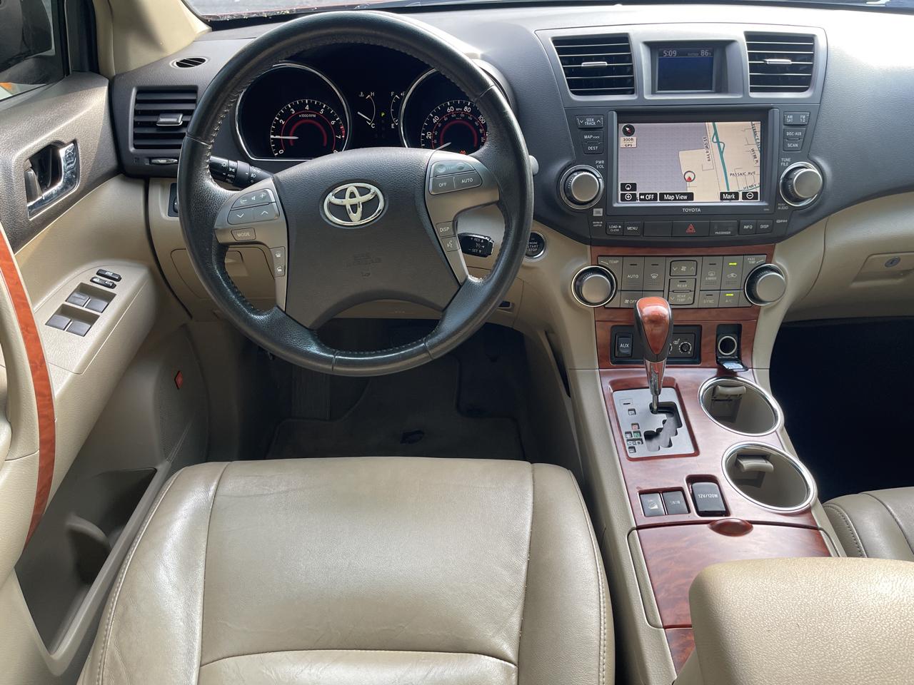 Toyota Highlander Limited 4WD 2010