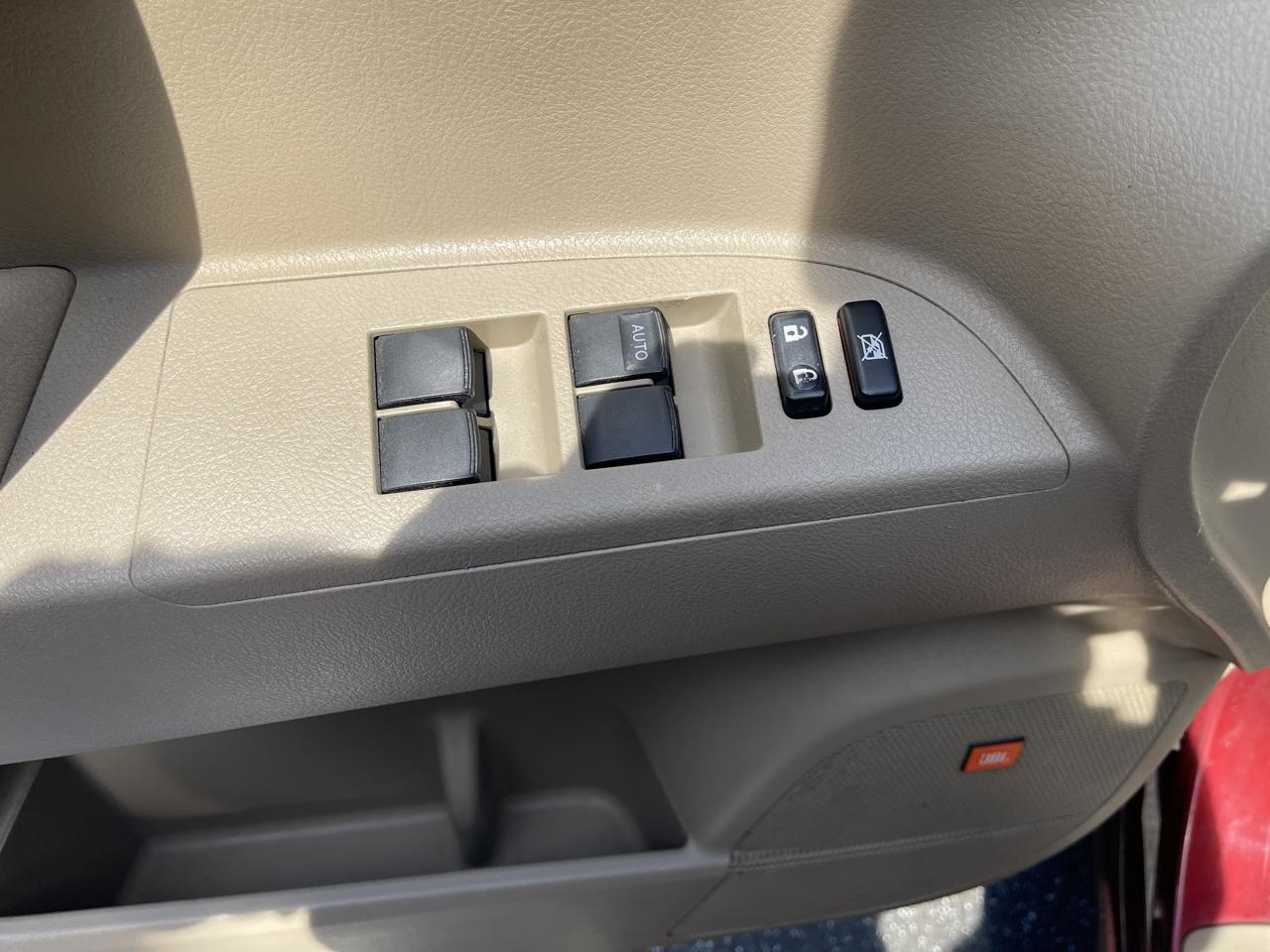 Toyota Highlander Limited 4WD 2010