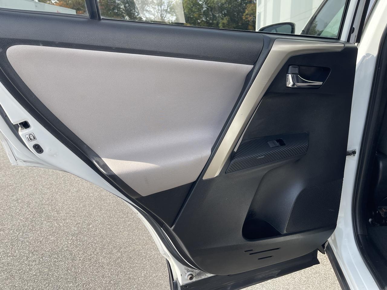 Toyota RAV4 XLE AWD 2015