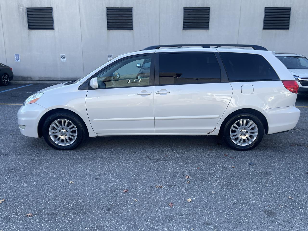 Toyota Sienna XLE Limited FWD 2008
