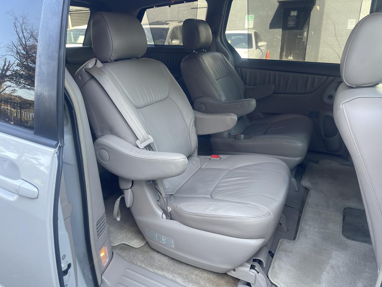 Toyota Sienna XLE Limited FWD 2008