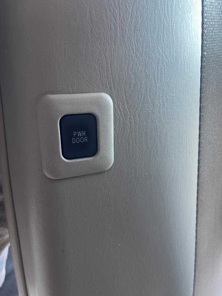 Toyota Sienna XLE Limited FWD 2008